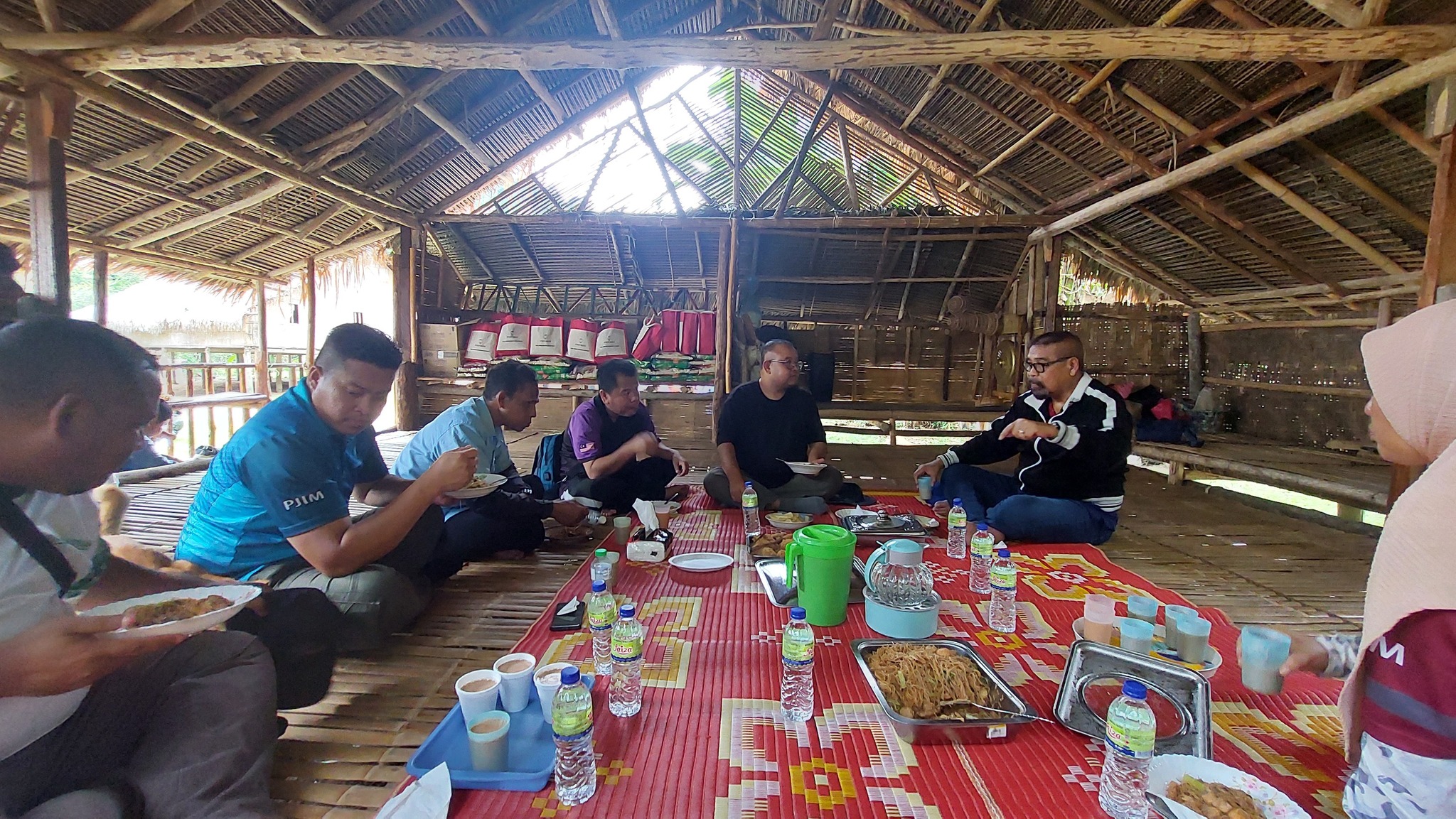 MENYERTAI PROGRAM ZIARAH DAN SANTUNI ORANG KITA BERSAMA ROMBONGAN SENATOR DEWAN NEGARA KE POS TELANOK, CAMERON